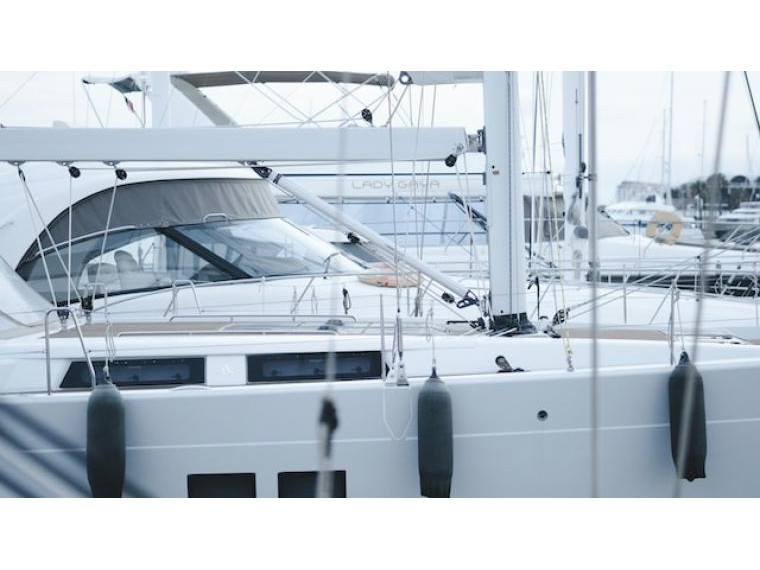 Catamaran or yacht - which type of boat to choose?